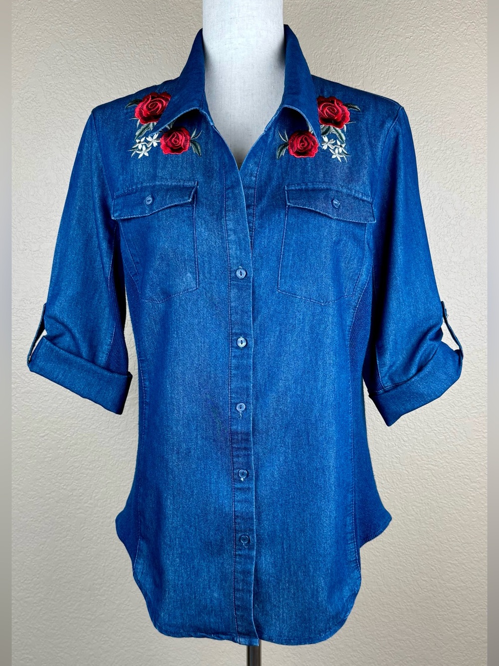 Cavalini women’s denim button down shirt w/embroidered roses at shoulders. Large